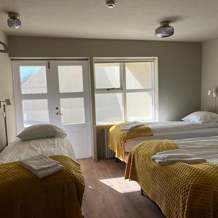 Guesthouse Hvammur By The Harbour Хофн Экстерьер фото
