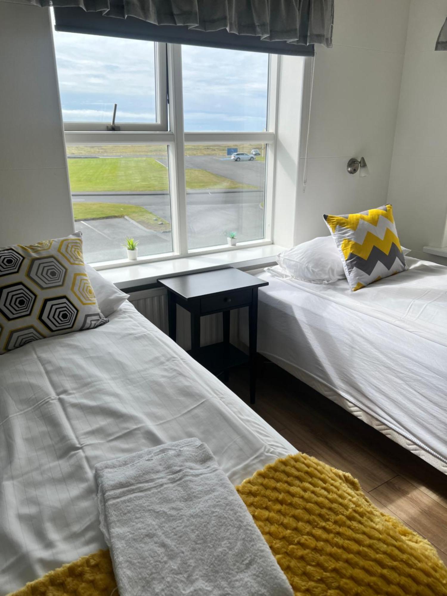 Guesthouse Hvammur By The Harbour Хофн Экстерьер фото