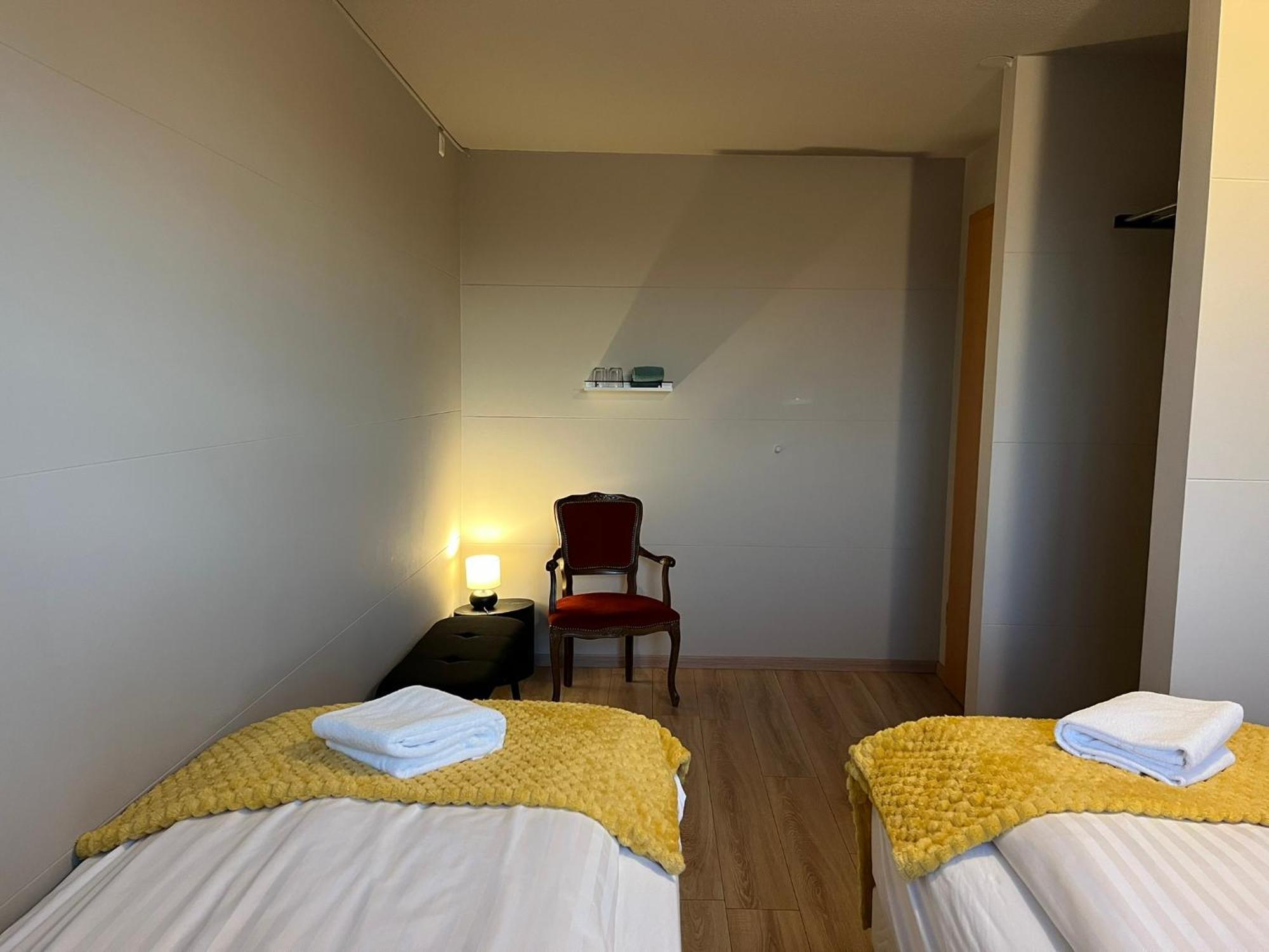Guesthouse Hvammur By The Harbour Хофн Экстерьер фото