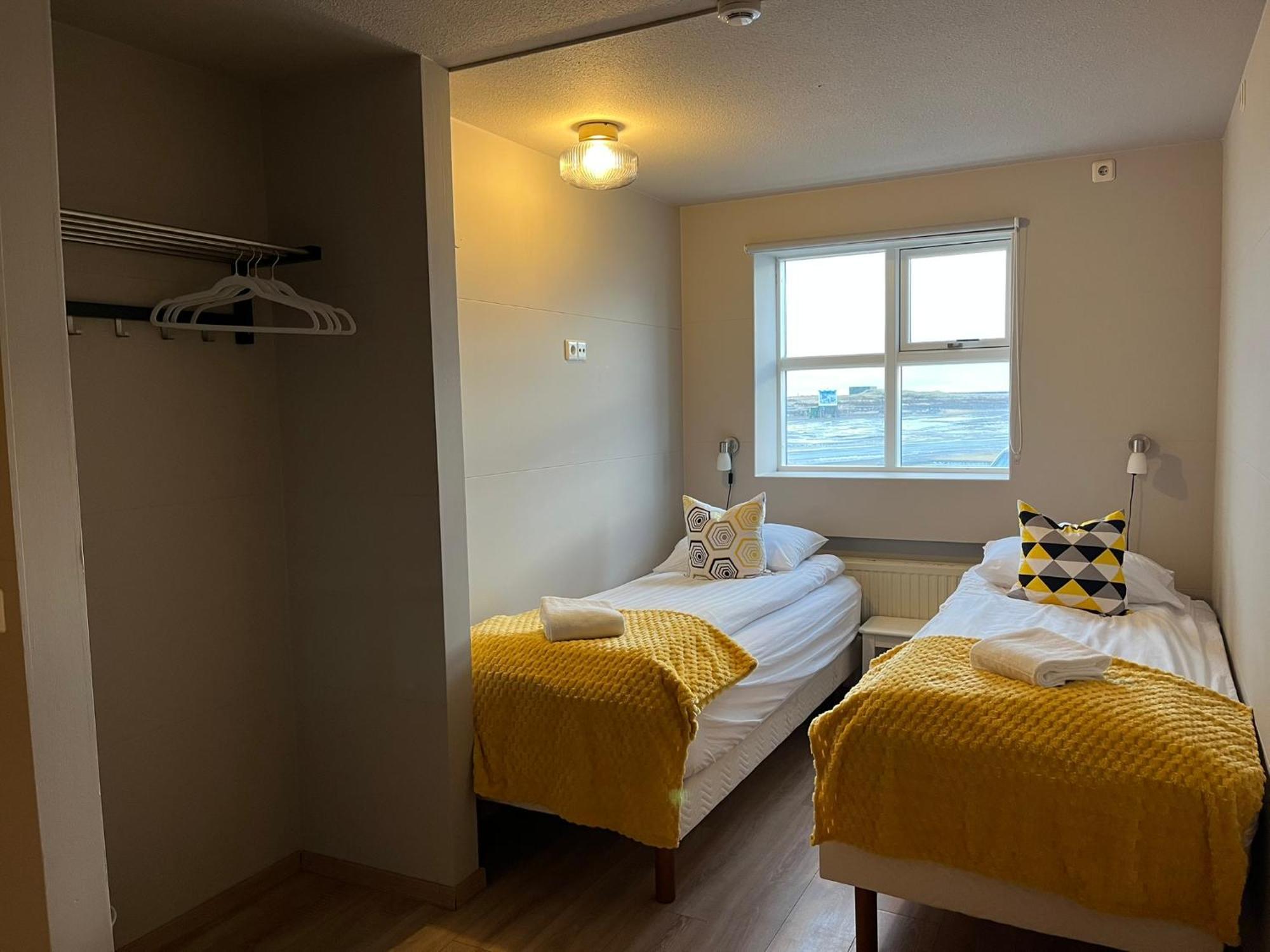 Guesthouse Hvammur By The Harbour Хофн Экстерьер фото