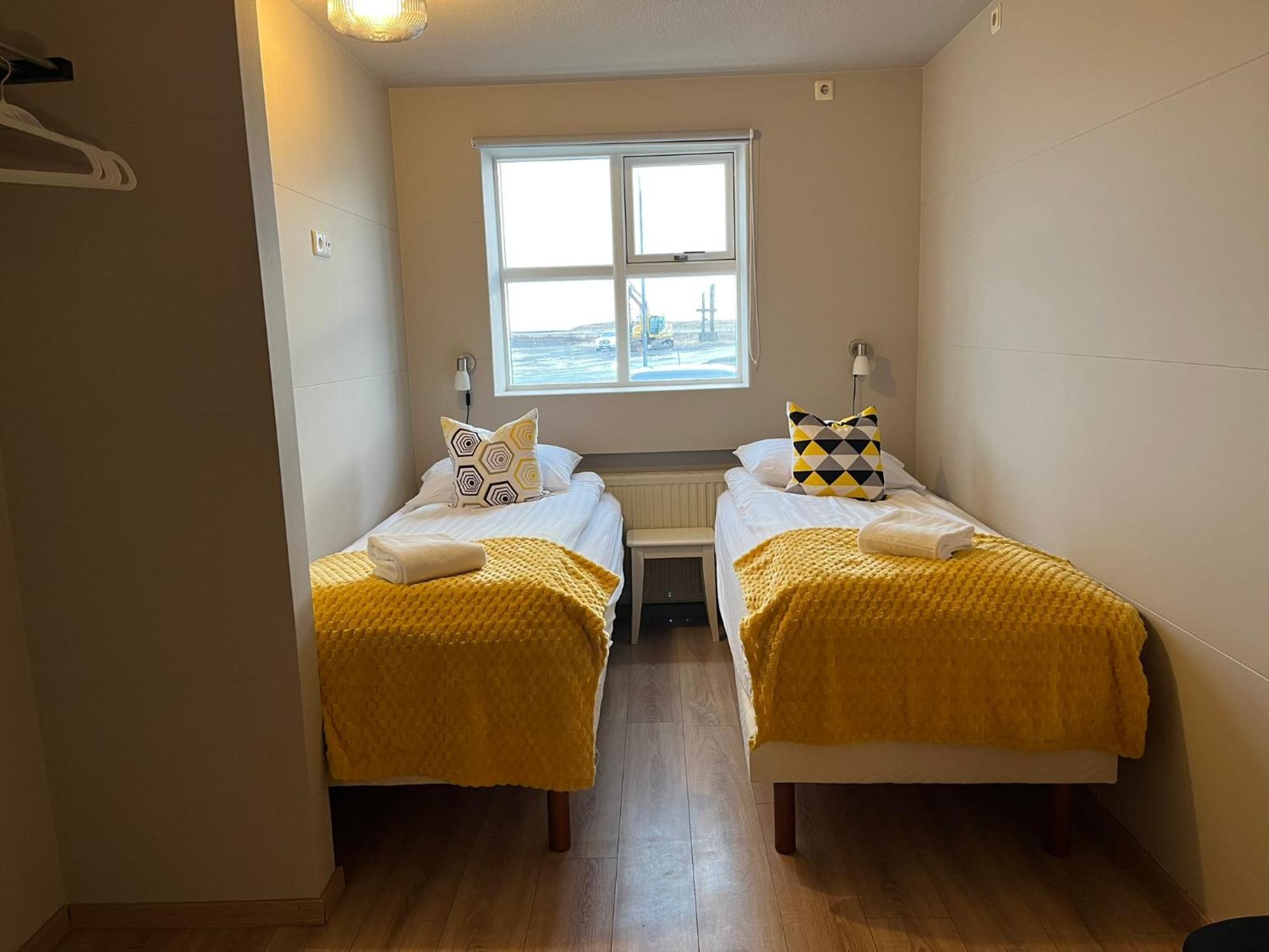 Guesthouse Hvammur By The Harbour Хофн Экстерьер фото