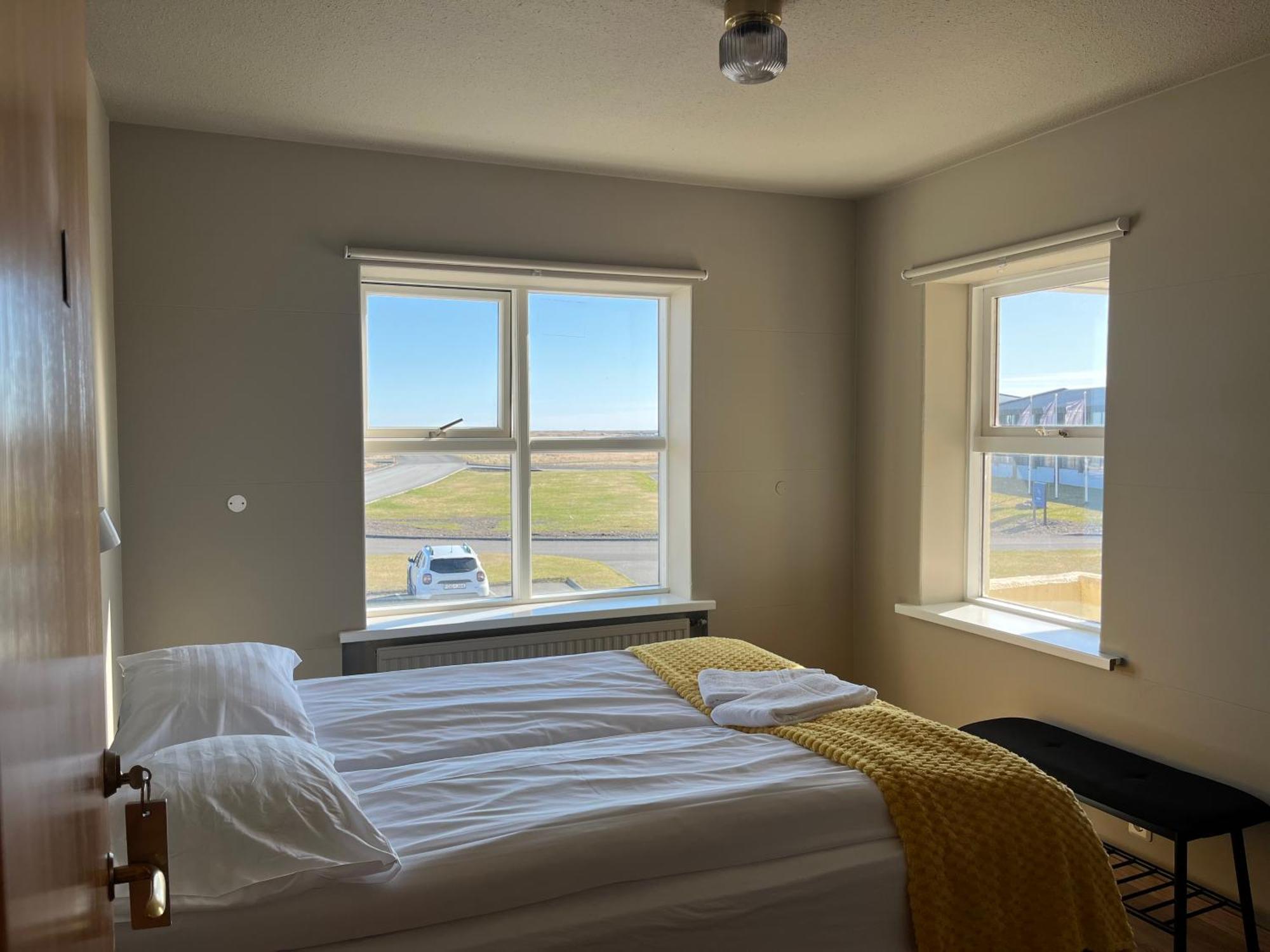 Guesthouse Hvammur By The Harbour Хофн Экстерьер фото