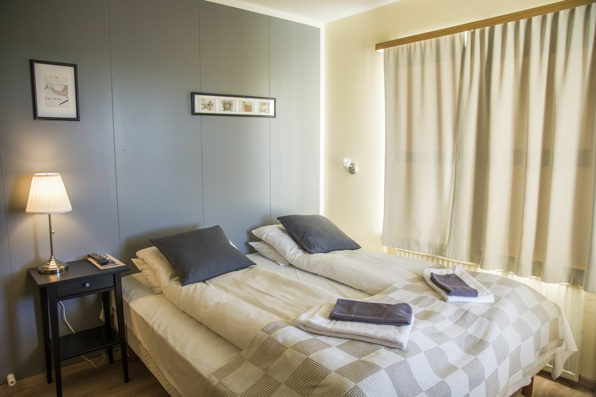 Guesthouse Hvammur By The Harbour Хофн Экстерьер фото